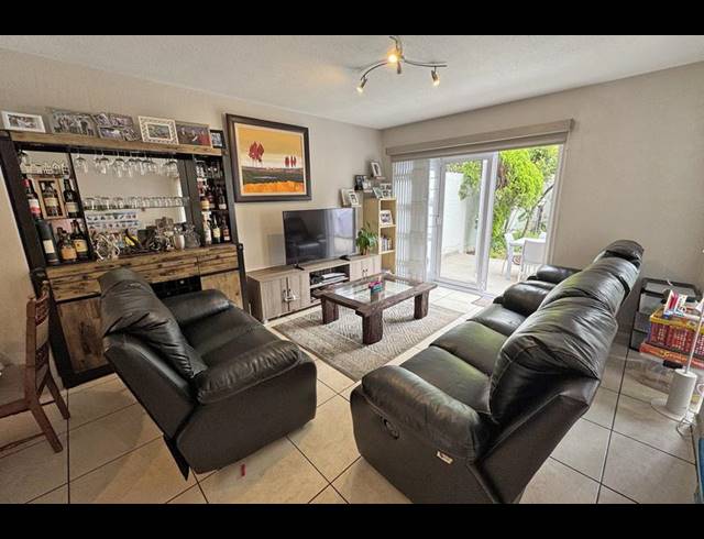 3 BEDROOM TOWNHOUSE FOR SALE IN SANDOWN